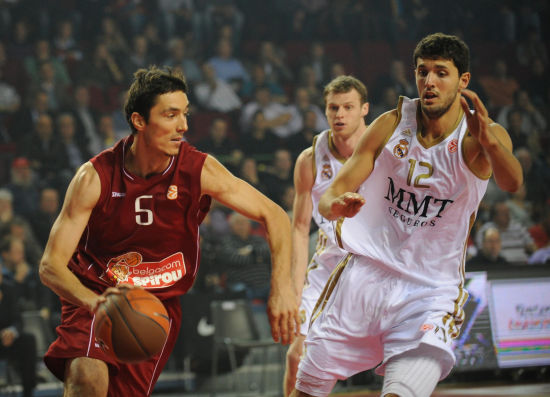 奥莱报：迪马利亚壁画遭到涂污，青训教练指责罗萨里奥球迷（奥莱报：迪马利亚壁画被涂鸦，青训教练怒批罗萨里奥球迷）