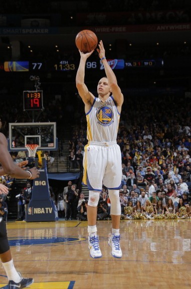 11月30日NBA看点：活塞&热火劲旅对决，独行侠快船谁能止颓（11月30日NBA焦点：活塞对阵热火，独行侠与快船谁能止跌？）