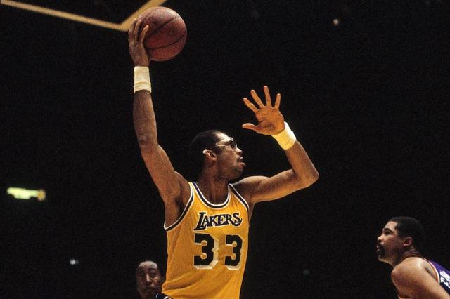 莱万：我对助攻感到高兴；球迷应该会满意我们的表现（莱万：助攻让我很开心，球迷应该会对我们的表现满意）