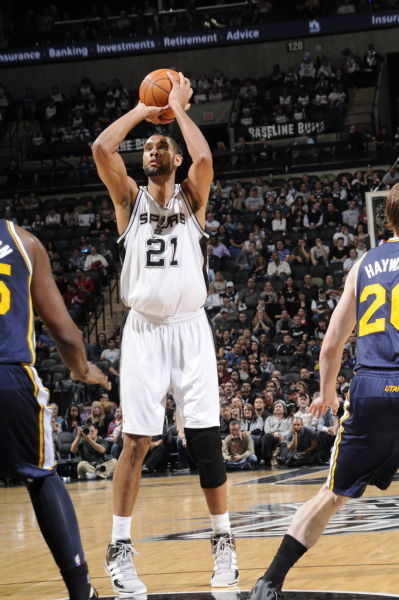 里奇·保罗：确认詹姆斯本赛季不会离开湖人（里奇·保罗确认：詹姆斯本赛季将留在湖人）