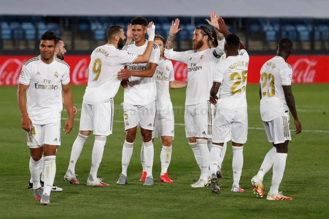 魔鬼主场！拜仁在欧冠小组赛／联赛阶段主场已连续37场不败（主场统治再续！拜仁欧冠小组赛／联赛阶段已连续37场不败）