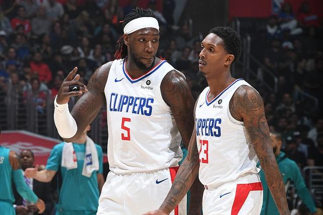 拉莫斯：为避免肠胃不适不敢吃辣；在中国任何地方都有免费水（拉莫斯：为护肠胃不吃辣；在中国到处都有免费饮用水）