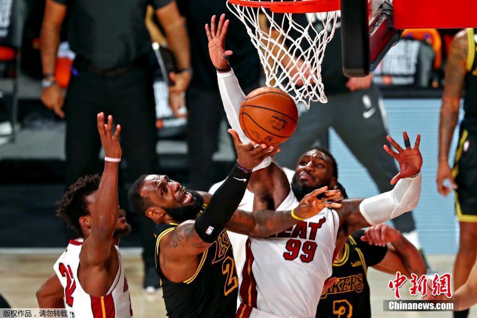 胖了？美媒晒浓眉训练图配文：浓眉的肚子从衣服里露出来了！（胖了吗？美媒晒浓眉训练照：衣摆上翻，腹部露出！）