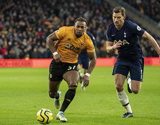 状态低迷！狄龙全场16中4，正负值-47（手感不佳！狄龙全场16投仅4中，正负值-47）