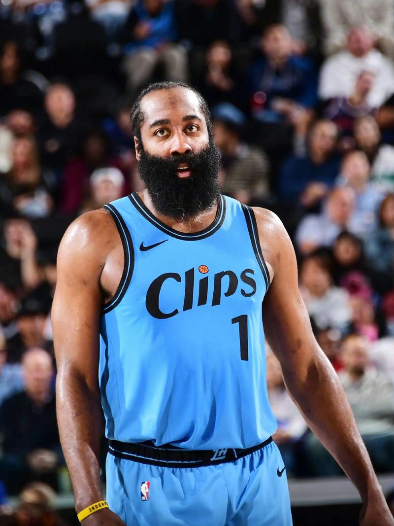 门将连续零封刷新赛季纪录（门将连场零封改写赛季纪录）